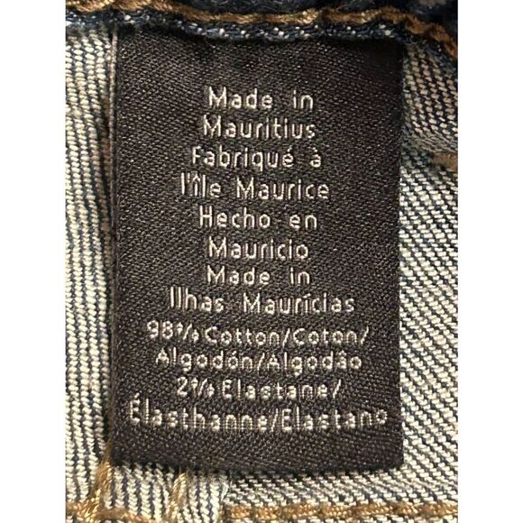 Vintage CALVIN Klein Dark Wash Distressed Bermuda Jean Shorts Size 8/29 (5225) - Picture 4 of 4